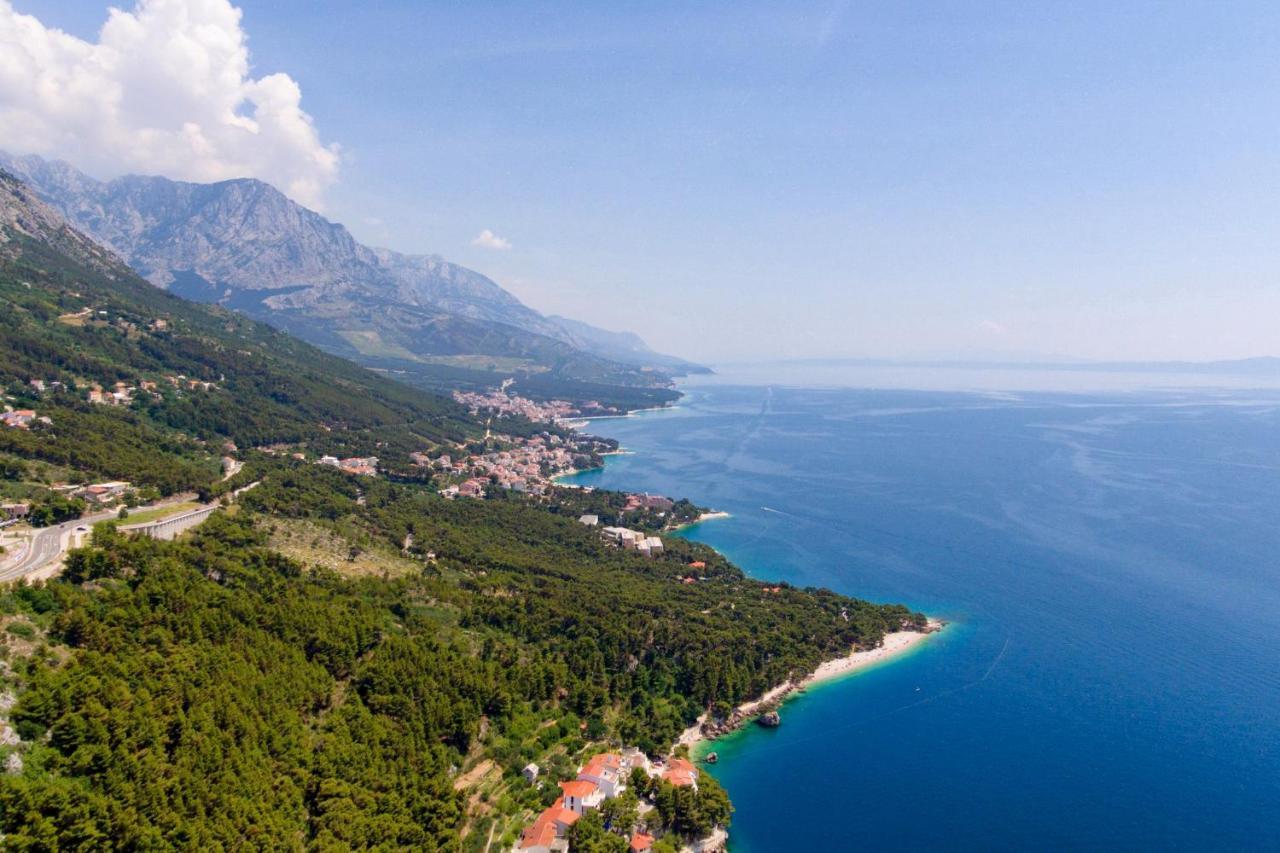 Rooms With A Parking Space Brela, Makarska - 17281 Exterior photo
