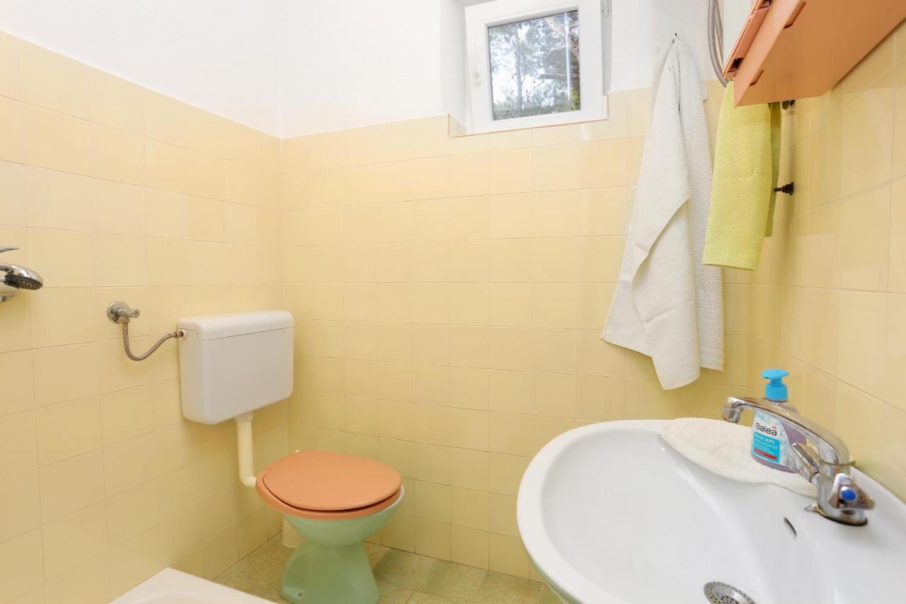 Rooms With A Parking Space Brela, Makarska - 17281 Exterior photo