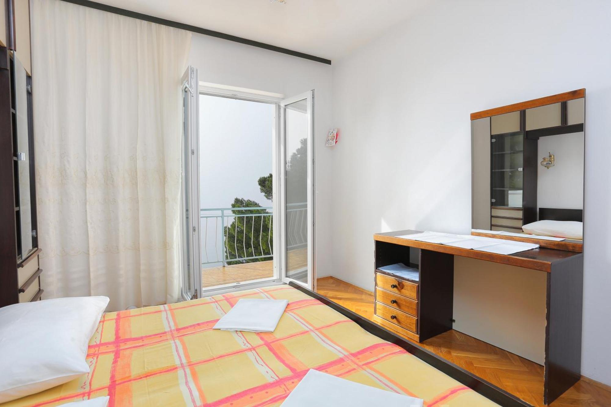 Rooms With A Parking Space Brela, Makarska - 17281 Room photo