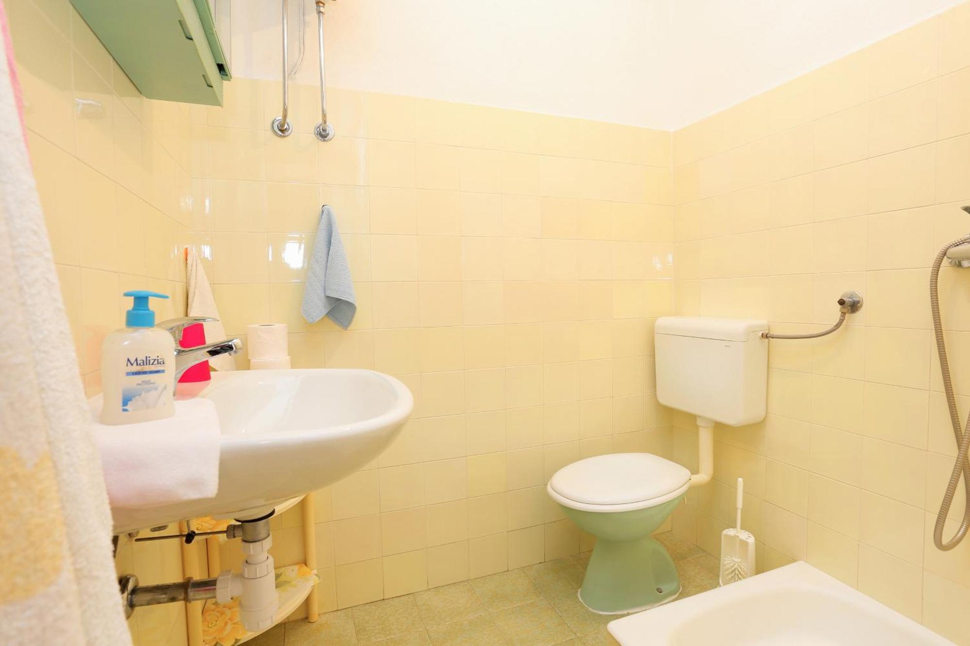 Rooms With A Parking Space Brela, Makarska - 17281 Room photo