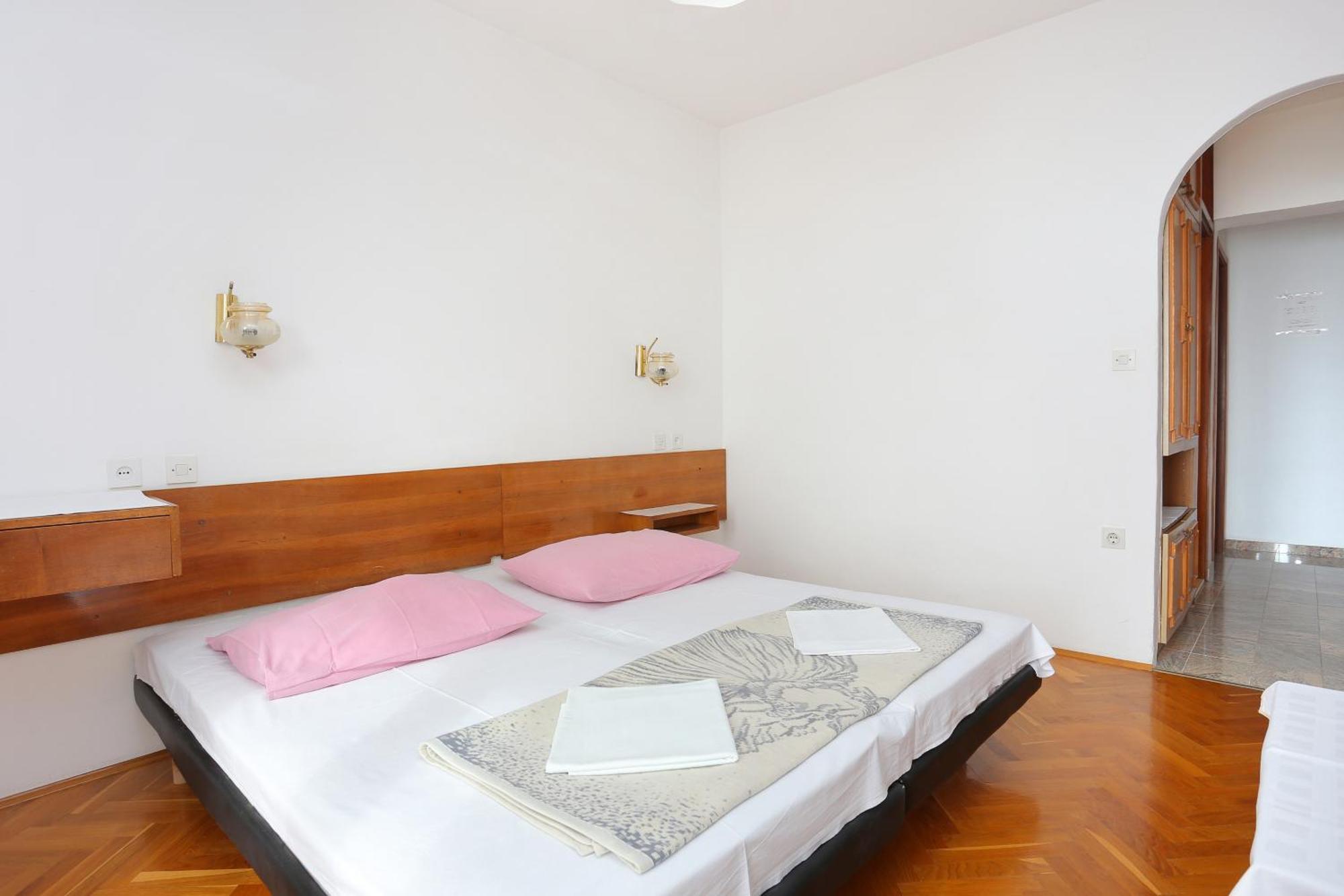 Rooms With A Parking Space Brela, Makarska - 17281 Room photo